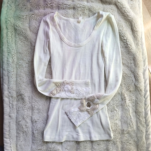 🍒EUC🍒 RARE FREE PEOPLE THERMAL CUFF - Picture 3 of 5